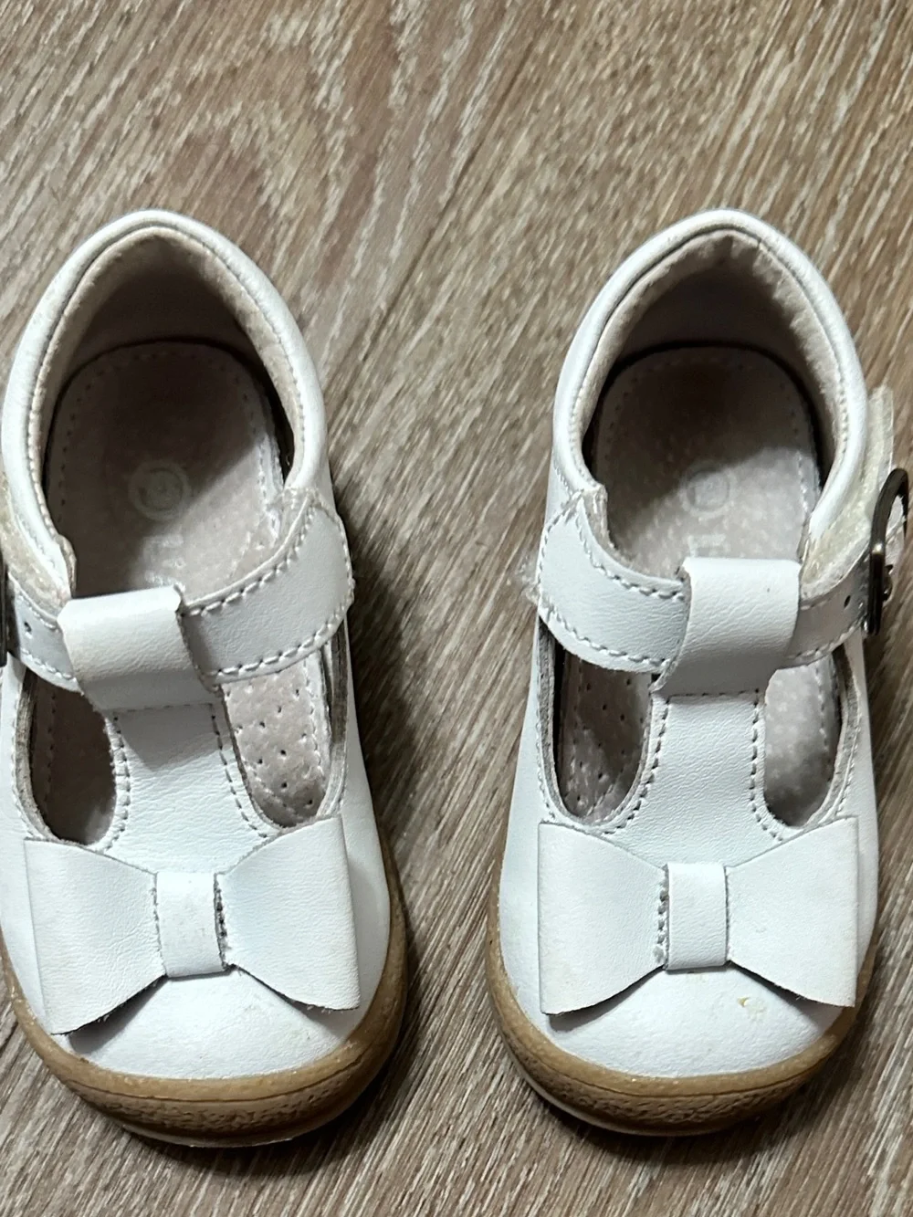Girls' L'Amour Emma Bow T-Strap Mary Jane Shoe VGC Size 4 White Baby Toddler